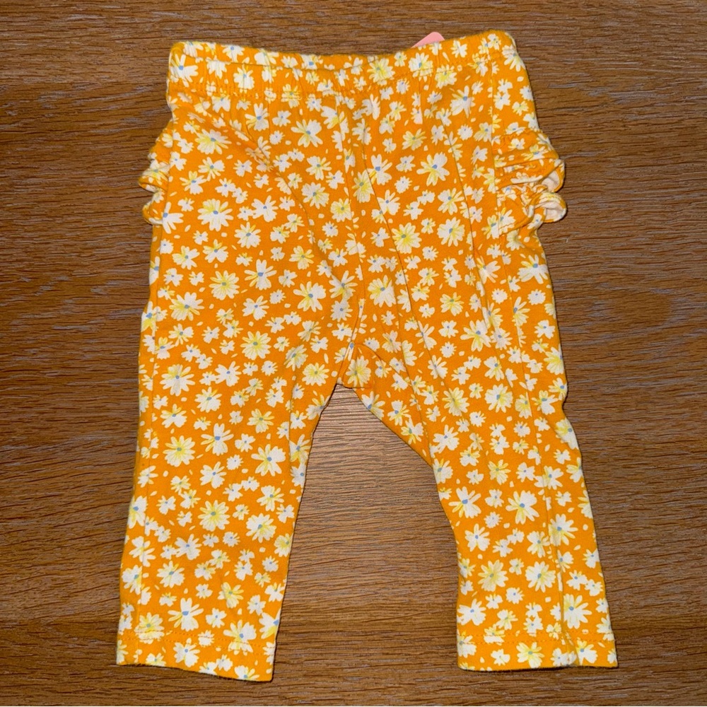 Old Navy Printed Ruffle Back Leggings.